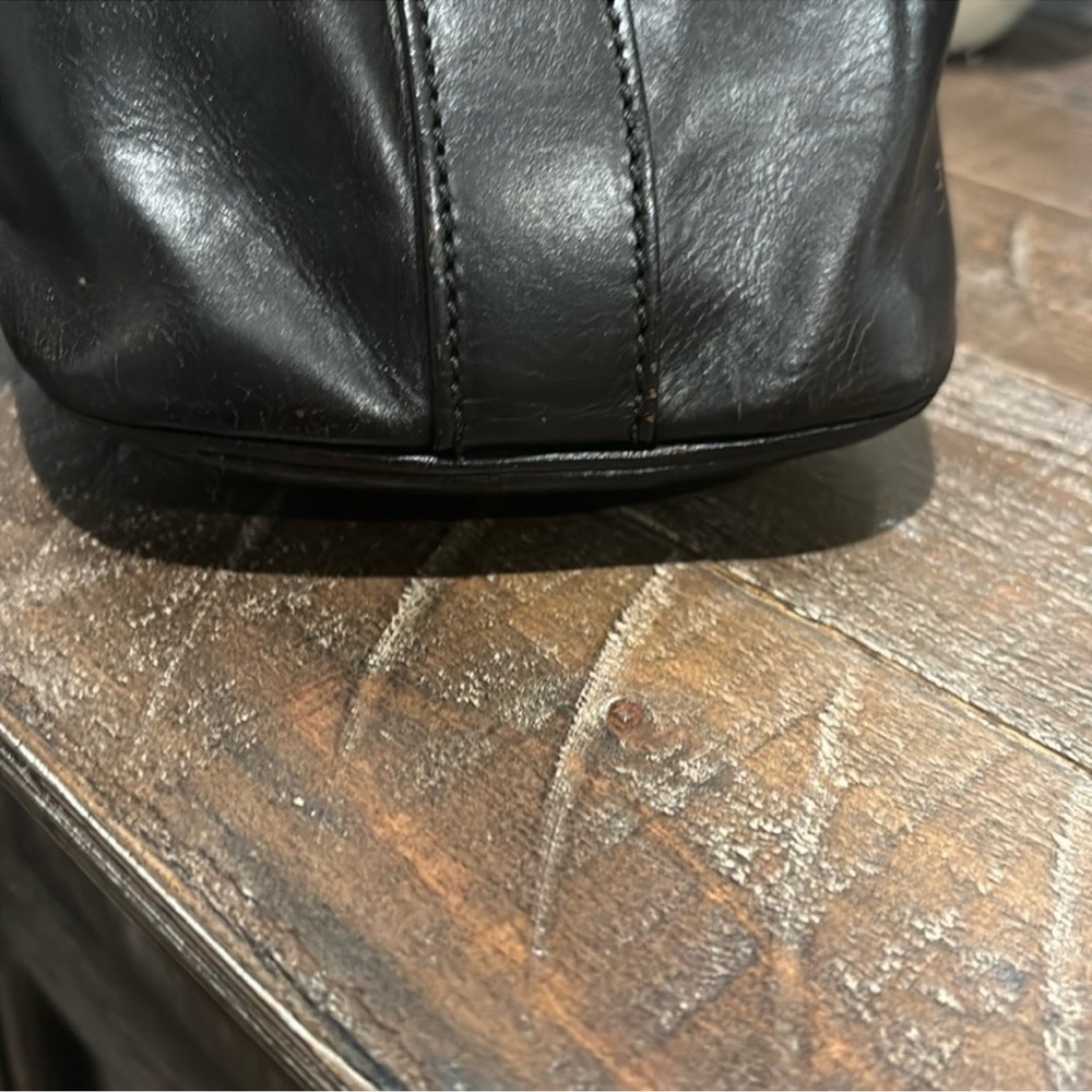 Yves Saint Laurent Shiny Black Leather Tote - Picture 11 of 14